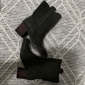 Elegant Dark Green Heeled Boots